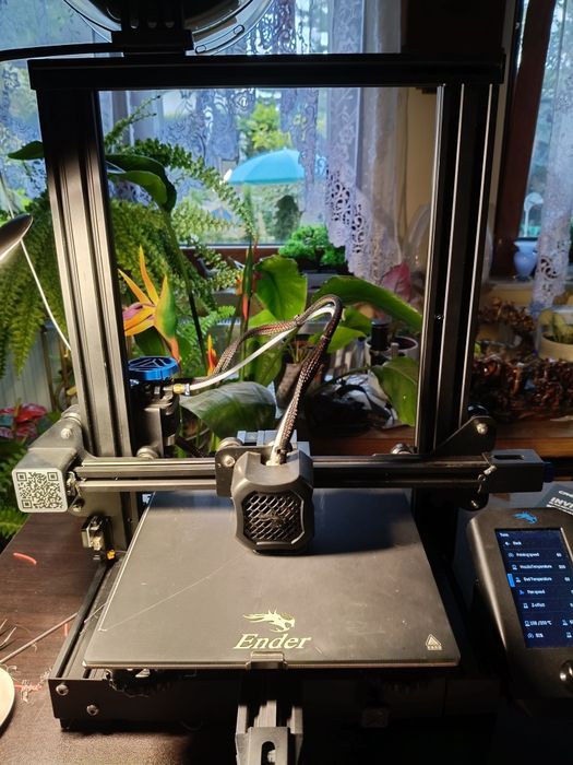 Ender 3 v2 Drukarka 3D, 2 kg PLA.