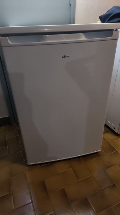 Frigobar Qilive de 113 litros de capacidade
