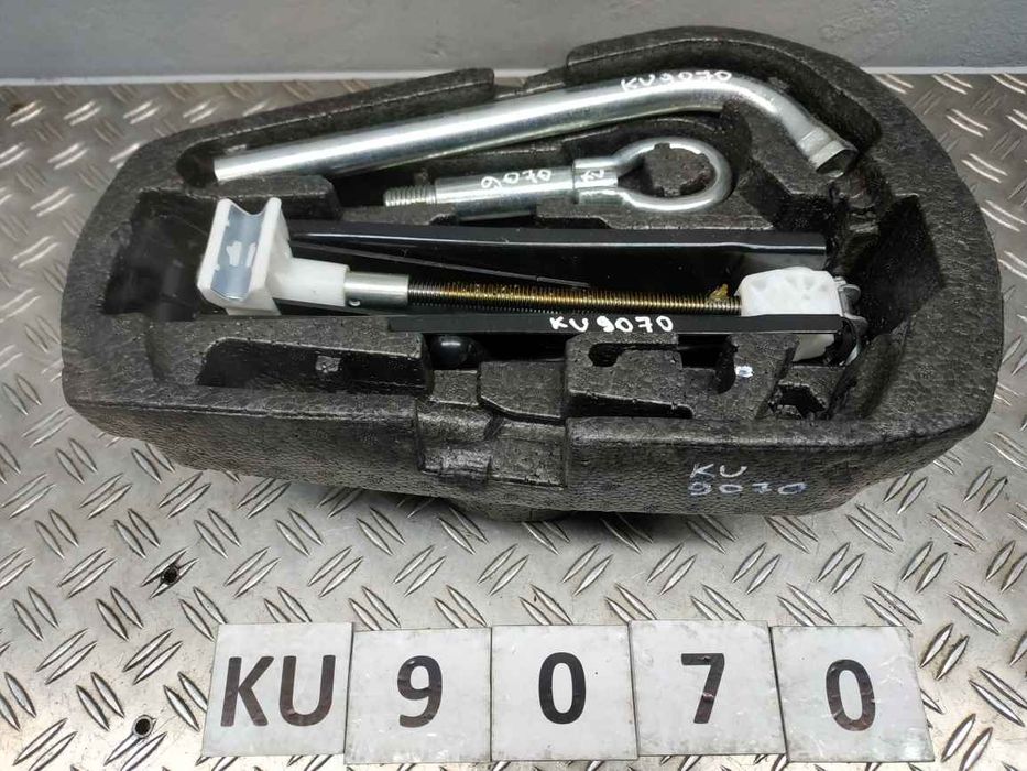 VAG Polo 11- органайзер багажника домкрат крюк ключ KU9070 6R0011031H