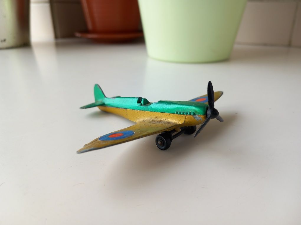 Aviões Matchbox e Helicóptero Guisval e Gatinho Violeta Vintage