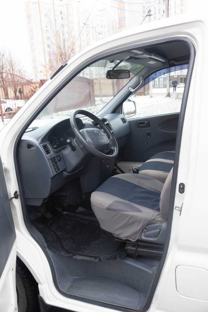 Toyota Hiace 2004