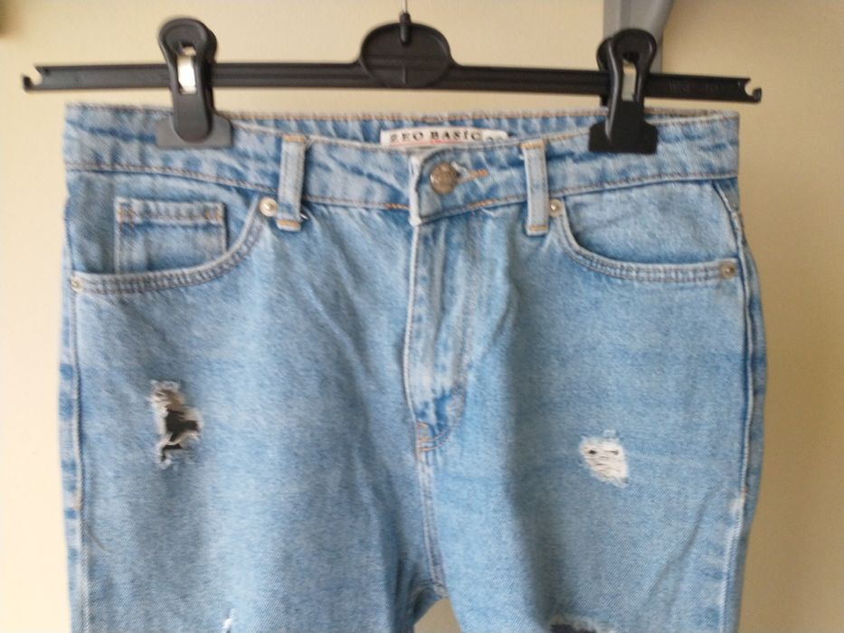 Spodnie jeansowe z dziurami i przetarciami wysoki stan Zero r. 36