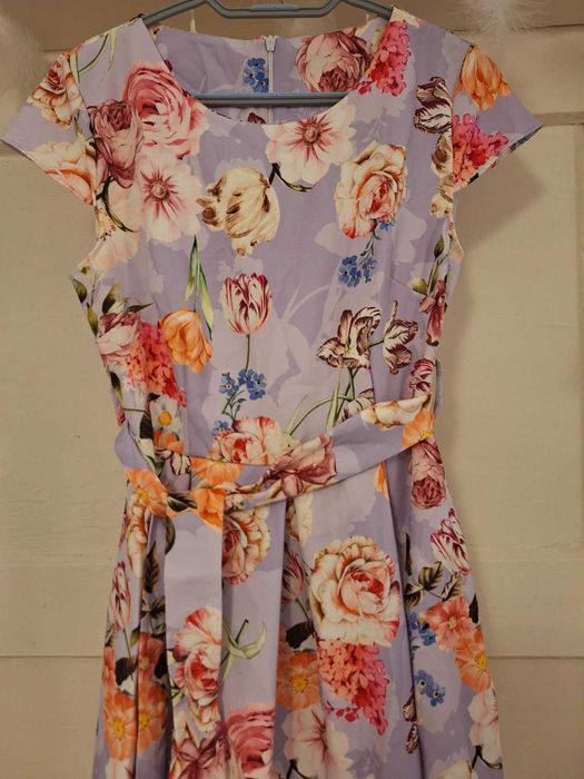 Cudna kwiecista sukienka.