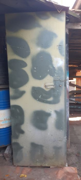 Шкаф металевий для дачі