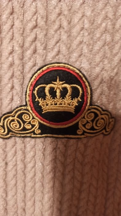 Krótszy sweterek dla dziewczynki