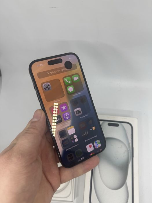 Iphone 15 czarny 128 gb 88% baterii 540 cykli ladowania