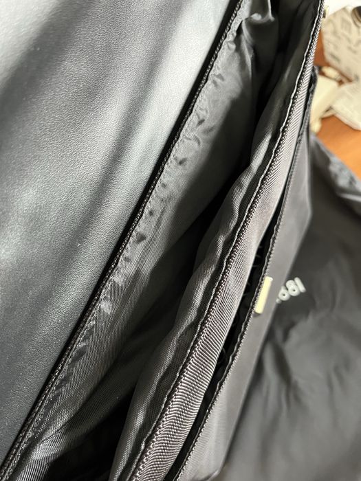 Mala tiracolo Preta nova Cerruti 1881 em Pele e nylon.