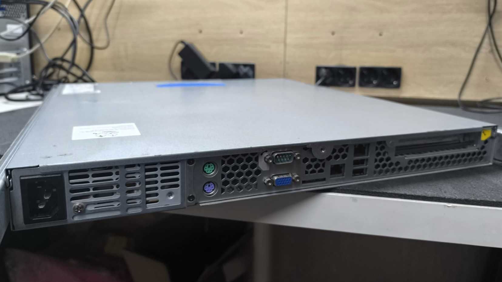 Servidor Intel SR1530SH