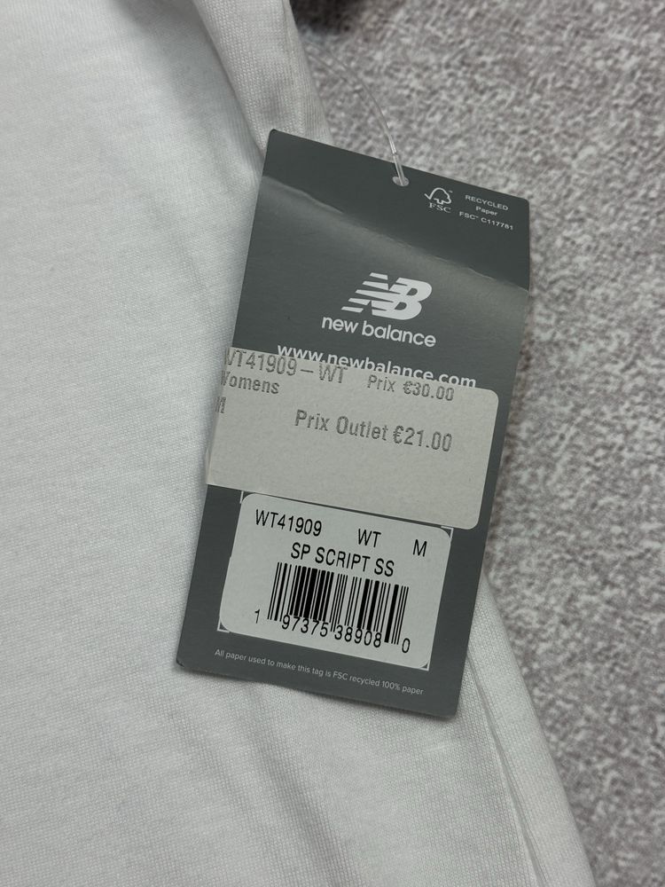 Женская футболка New Balance