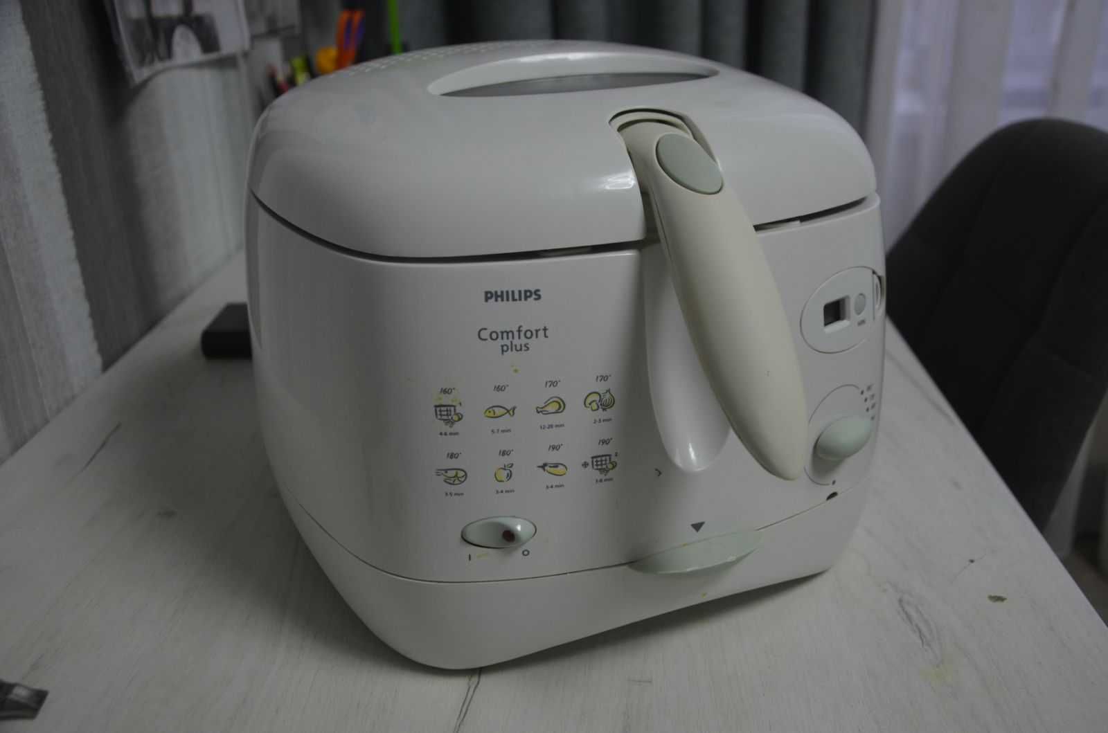 Продам фритюрницю Philips