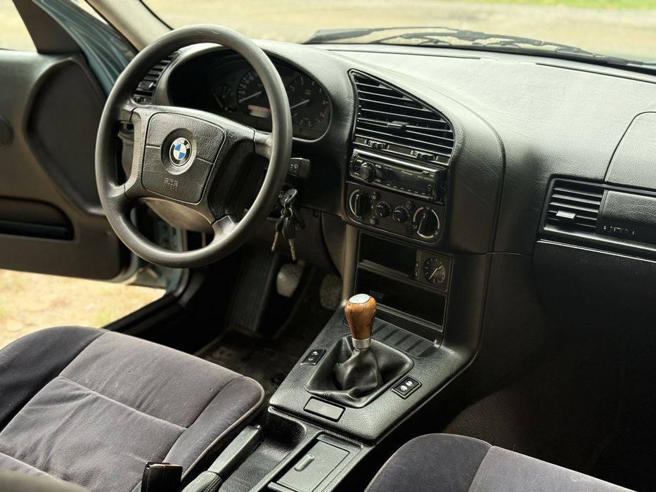 Продам BMW e36 320i