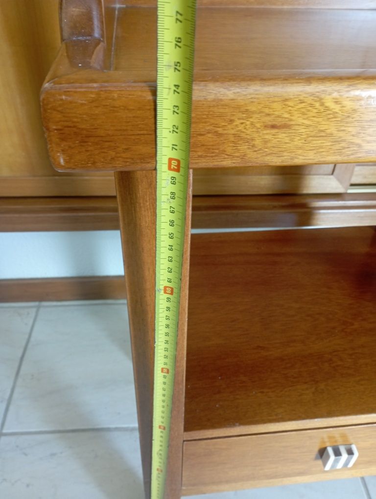 Mesinha de cabeceira