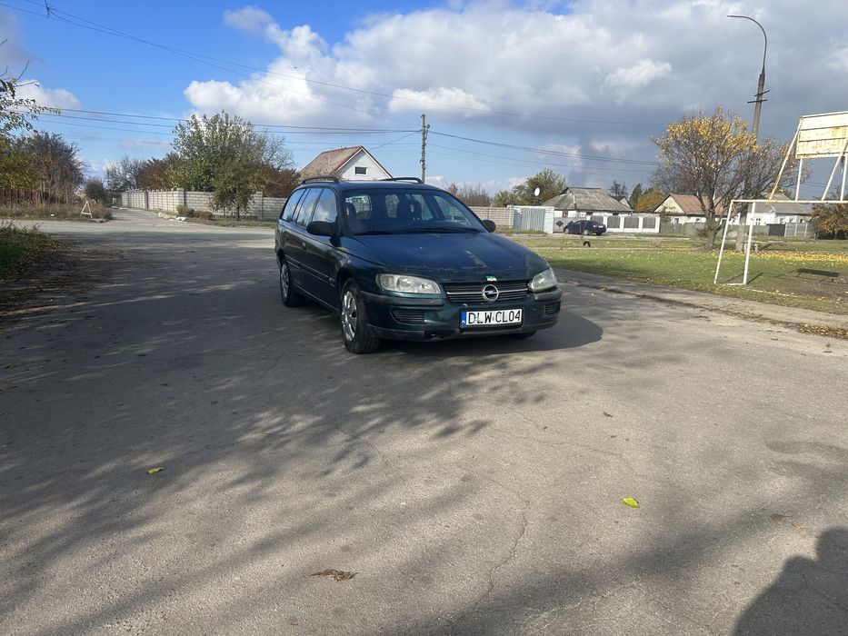 Опель Омега Б на полном ходу