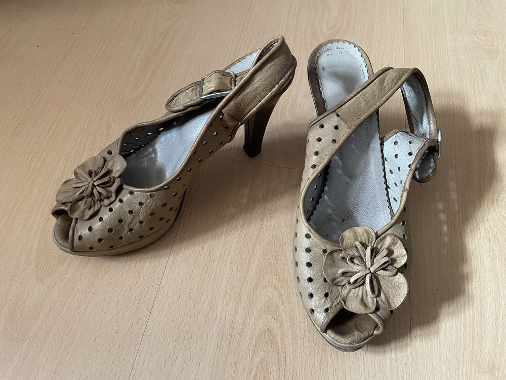 Sapatos/Sandalias novos e com pouco uso