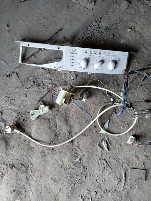 Панель з проводами