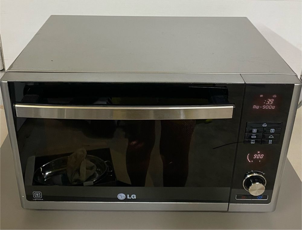 Мікрохвильовка микроволновка  LG