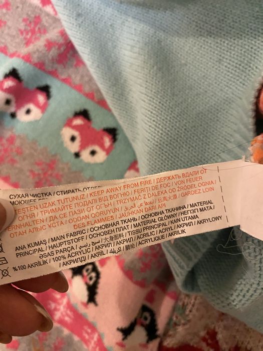 Свитры для девочки 6-7 лет9-10 цена  за все 250 грн