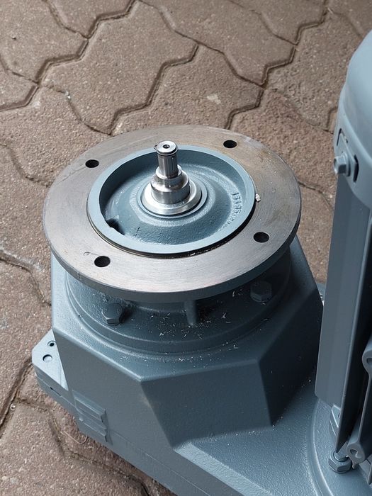 Motoreduktor. Silnik elektryczny 3kw z wariatorem. SEW.