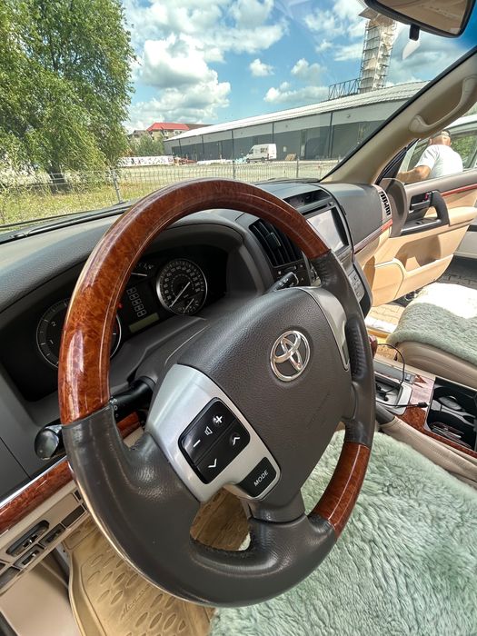 Крузак в продаже тоуота 200