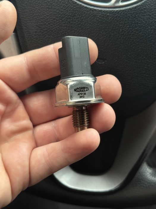 Датчик давления топлива в Common Rail рейке Peugeot Partner renault