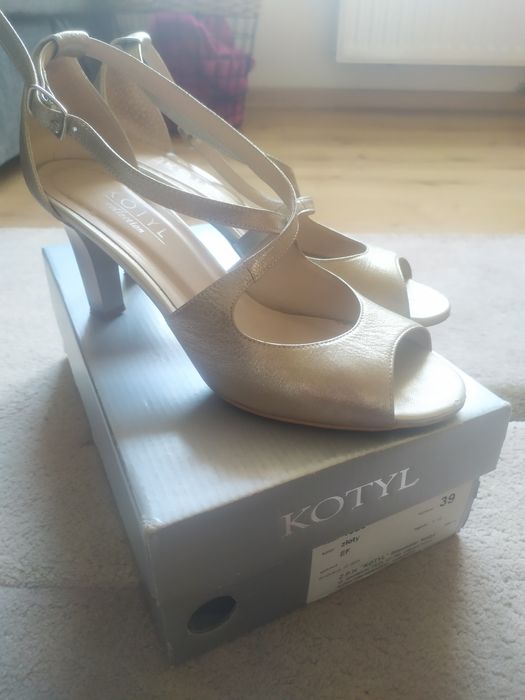 Buty ślubne sandały