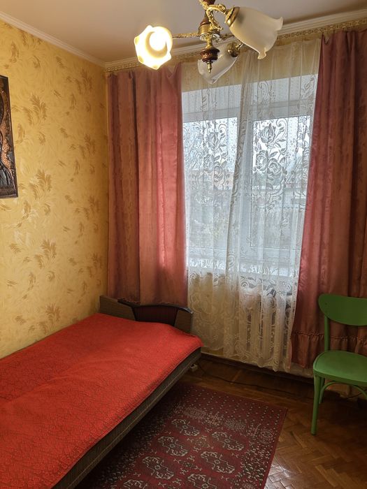 Оренда окремої кімнати для дівчини на Замості, Петроцентр. Варшавська