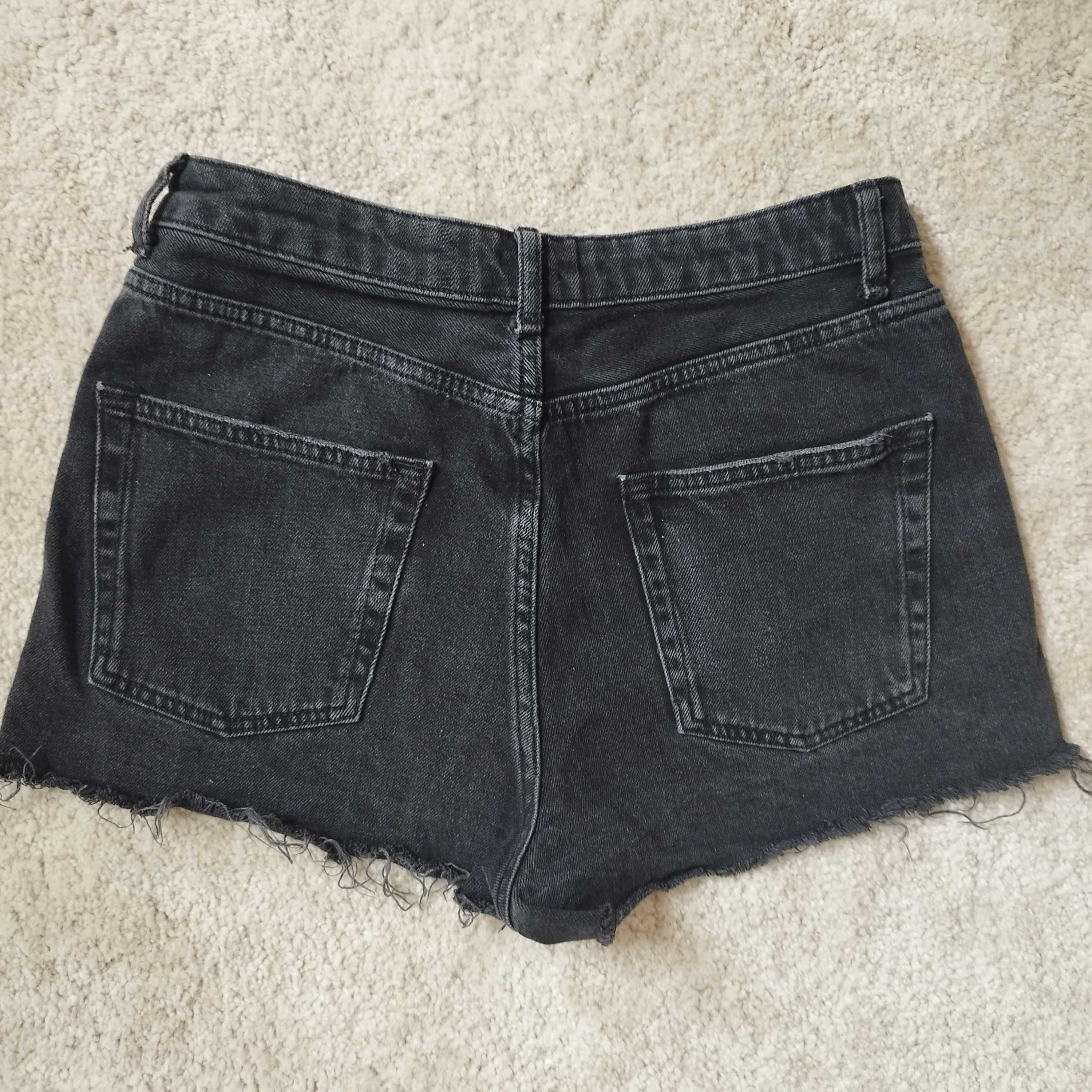 Czarne jeansowe szorty w rozmiarze 36