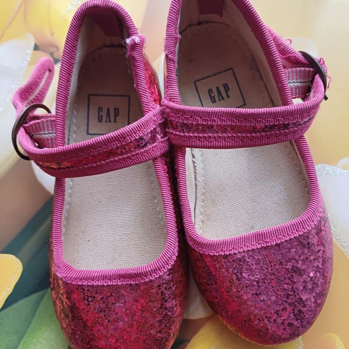 Туфельки для дівчинки