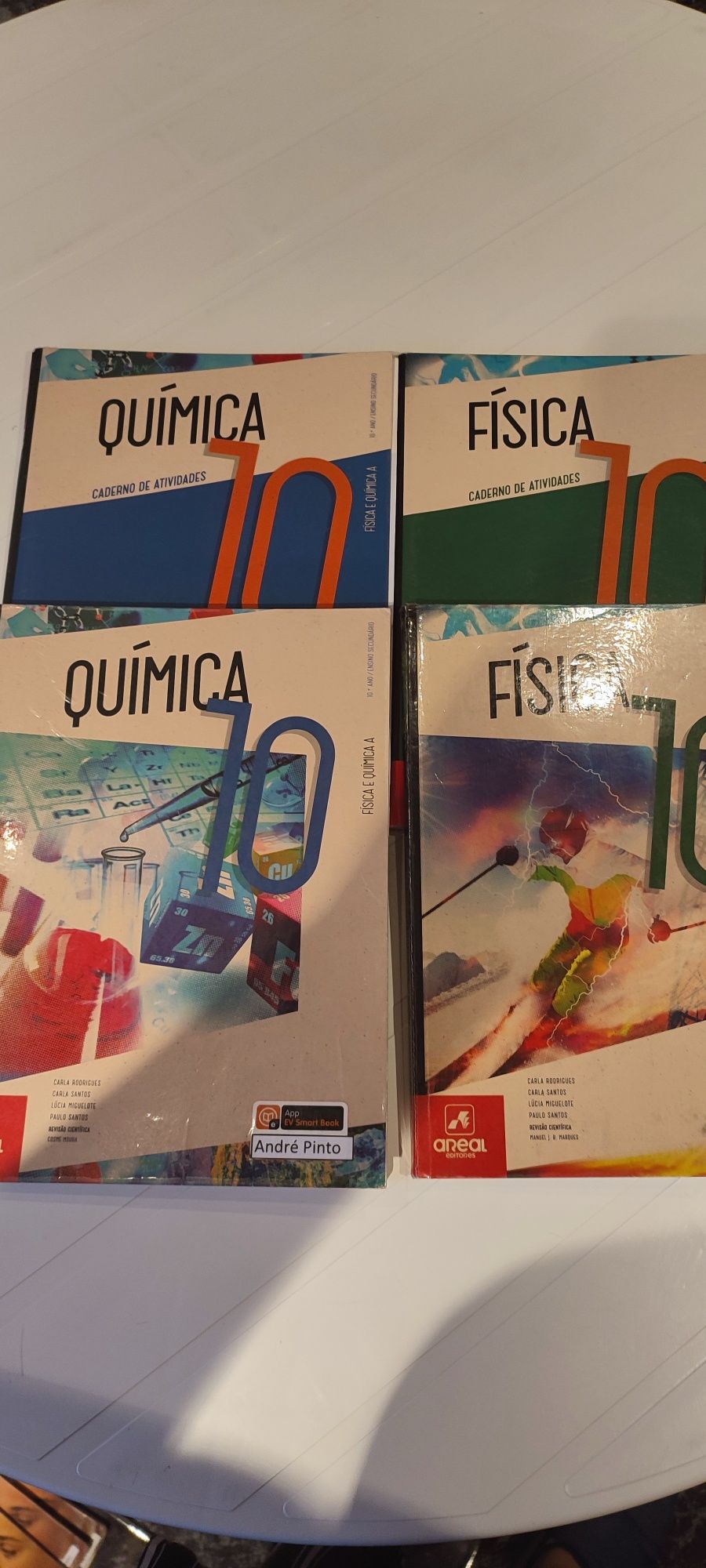 Manuais escolares + cadernos de atividades para o 10 ano!