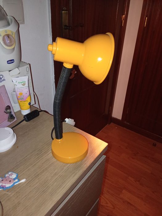 Candeeiro de mesa escritório ou estudo usada mais como novo