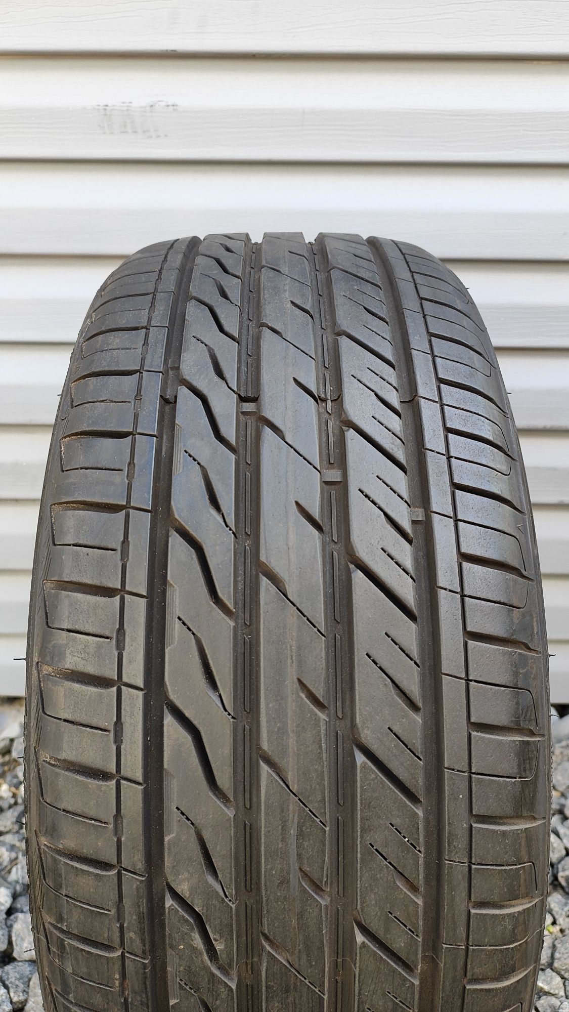 Шини Landsail літні 225/35 R20