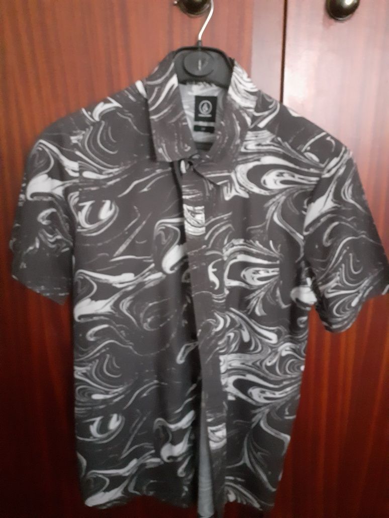 camisa da marca VOLCOM