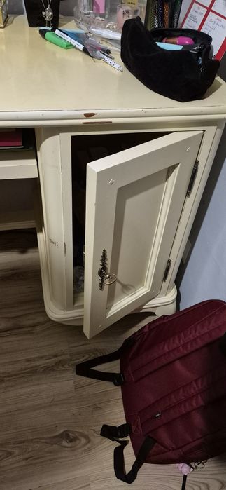 Stare, dawne,drewniane oryginalne biurko, toaletka