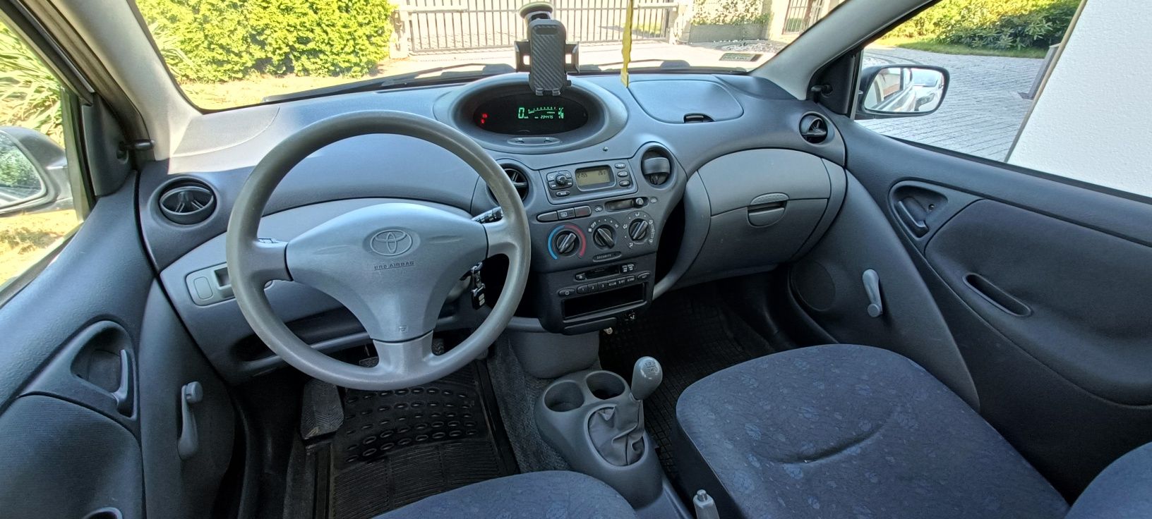 Toyota Yaris 1.0 2001r. Jeżdżąca, ważne opłat, korozja więc uszkodzony