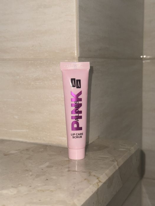 Peeling do ust od AA