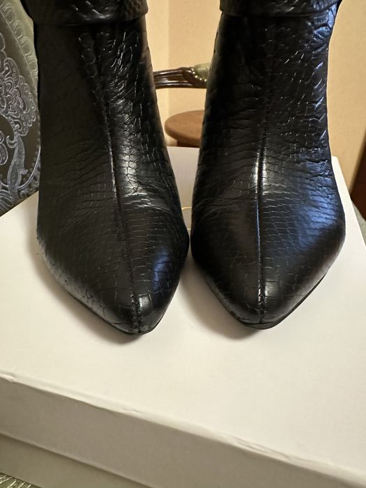 Чорні шкіряні козаки