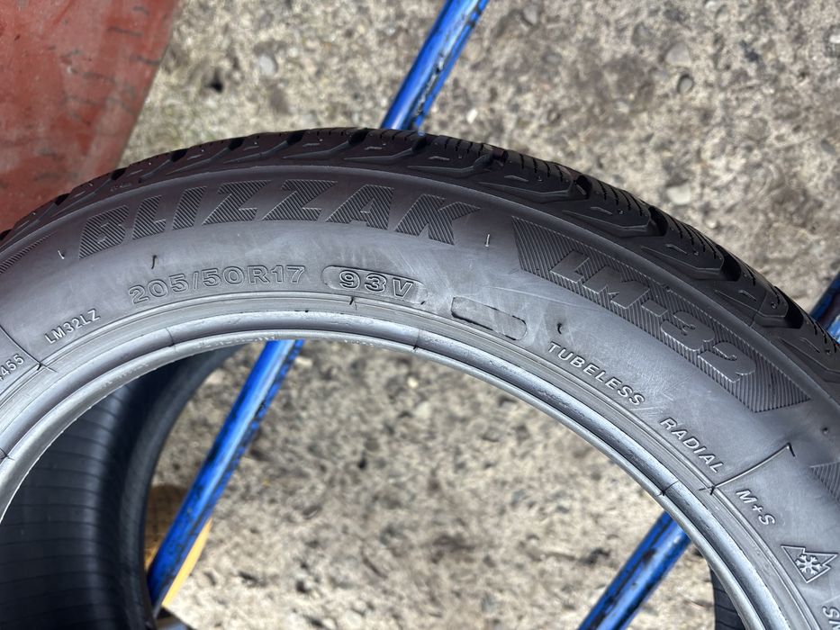 205/50/17 R17 Brigestone Blizzak LM-32 зима 2 шт