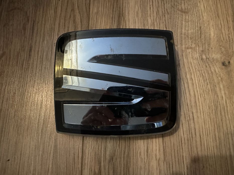Emblemat Znaczek Logo pod Radar Seat Ateca