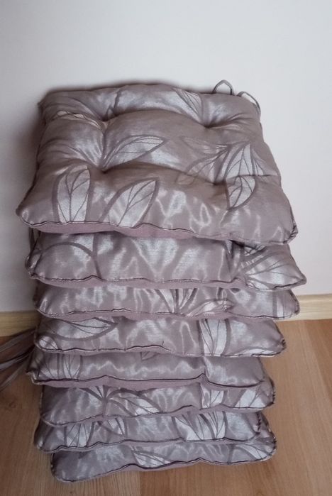 Poduszki na krzesła w kolorze mokka