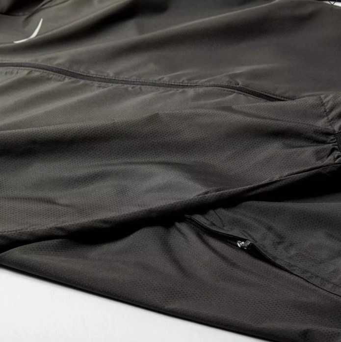 Вітровка чоловіча Nike Essential Running Hooded Black BV4870-010 (S)