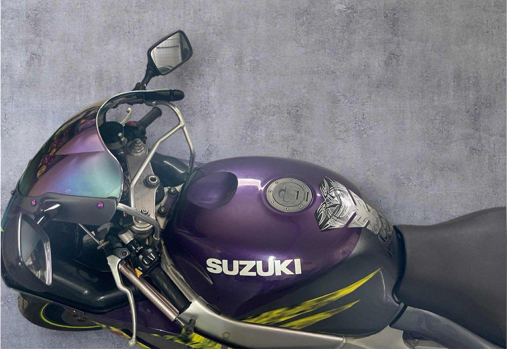 Vendo GSXR 750 impecável