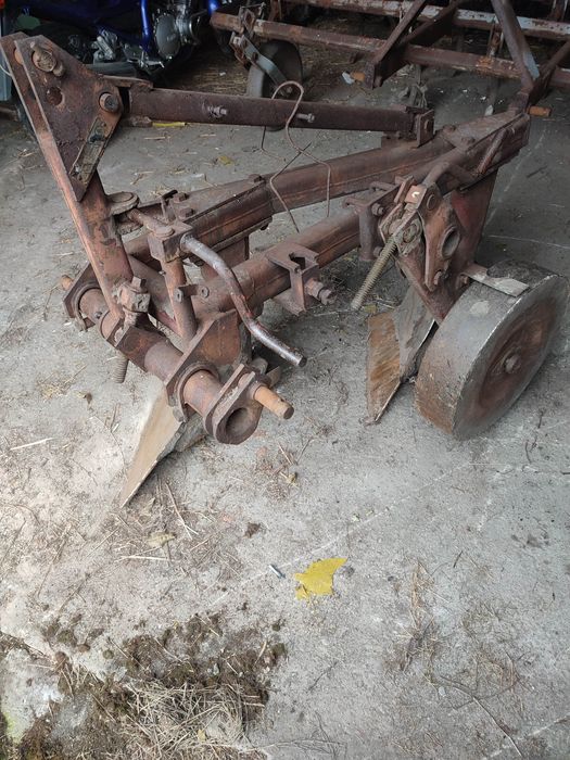 Pług rolniczy dwuskibowy