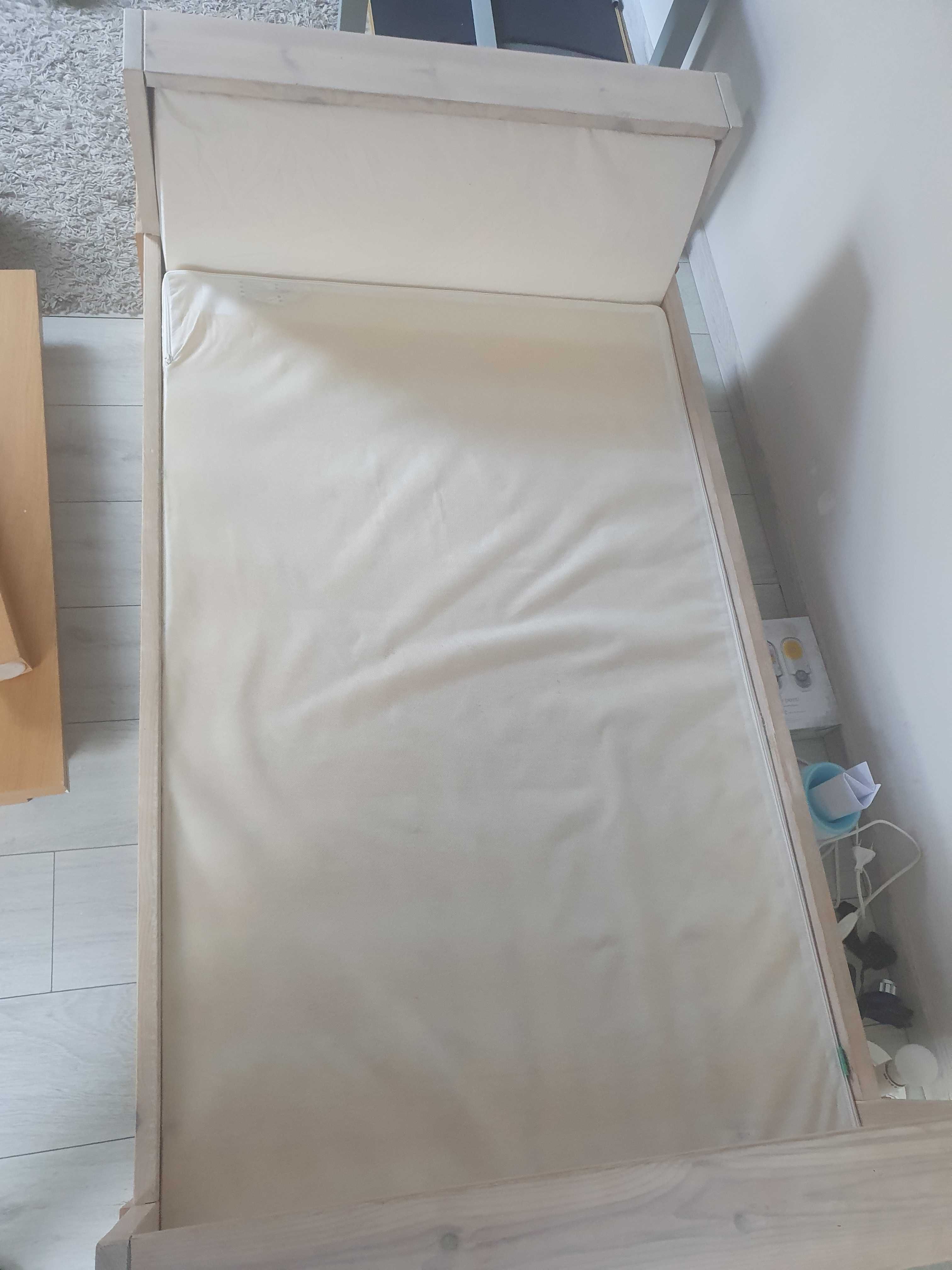 Łóżko dla dziecka rozsuwane z materacem