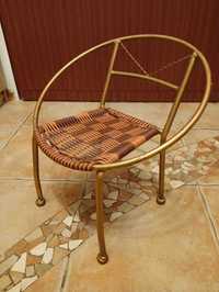 Ozdobne krzesełko rattan wys. 37, śr. 33 cm