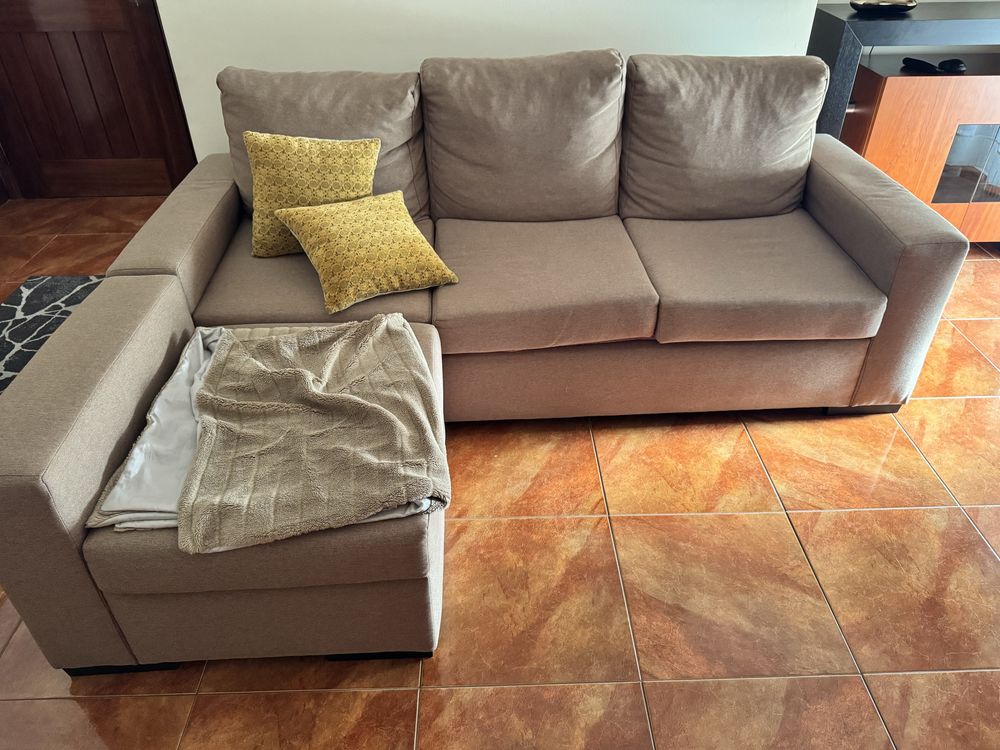 Sofa com Chaise.