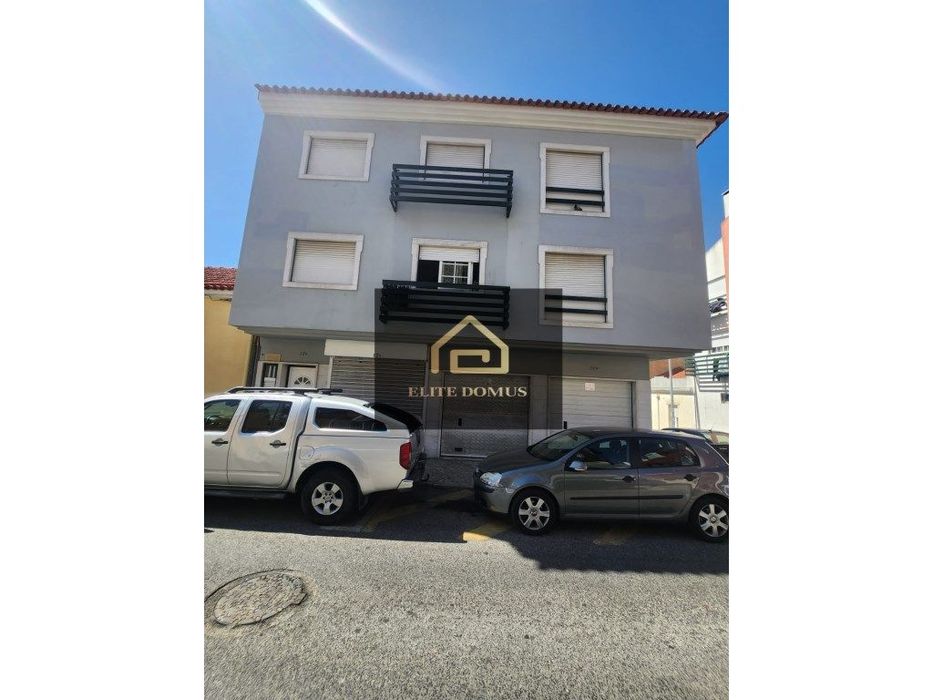 Prédio Residencial Com Comércio