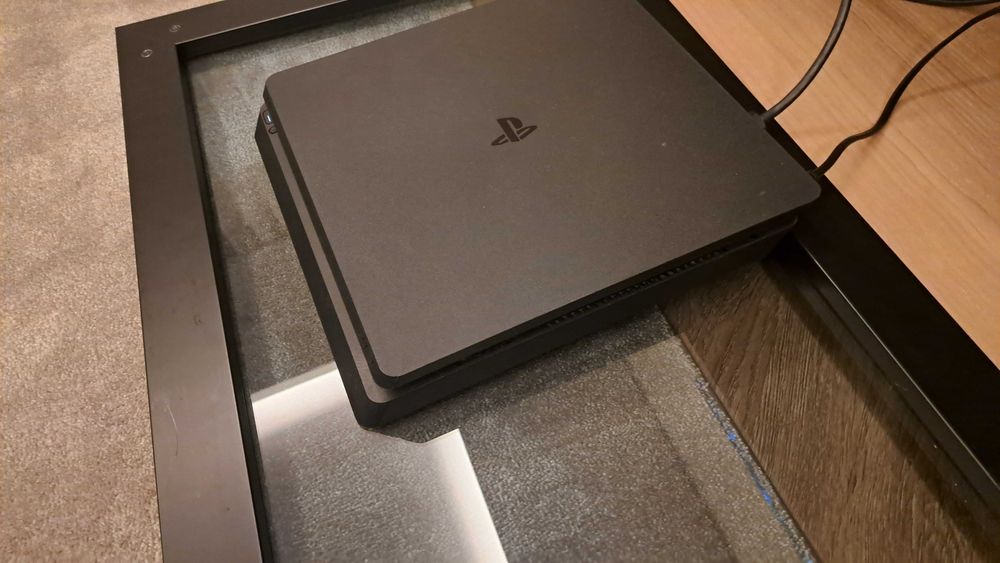 PlayStation 4 slim 1 tb + 10 jogos