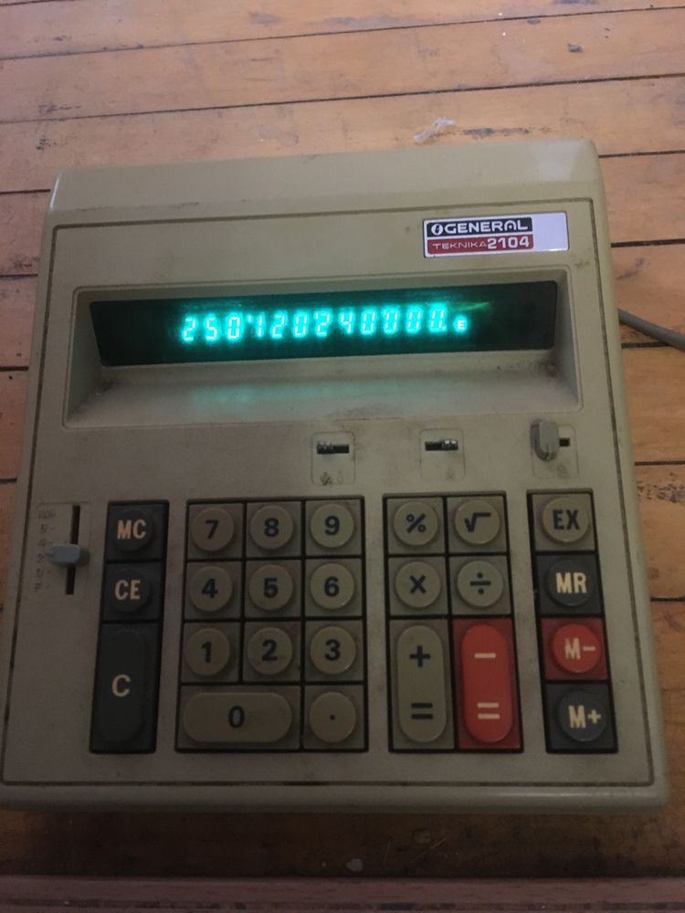 Калькулятор Teknika 2104