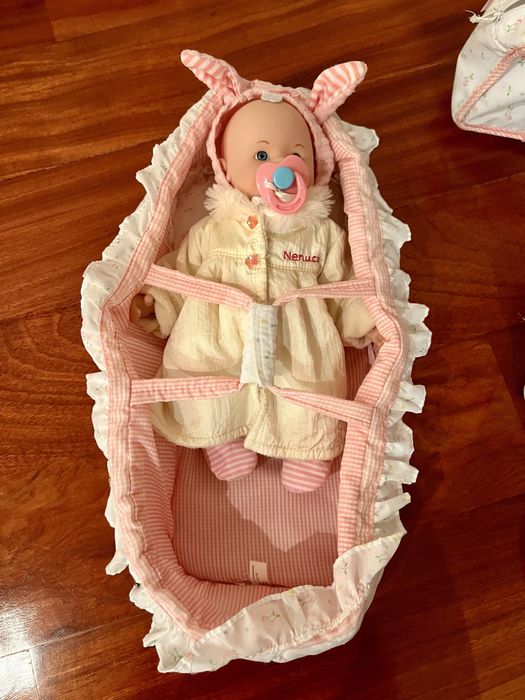 Alcofa com boneca e acessórios