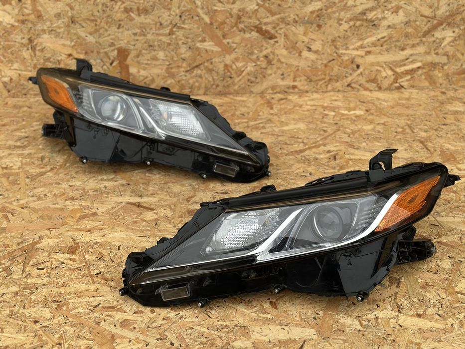 Фара Toyota camry 2017-2024р ліва права LED оригінал б/у